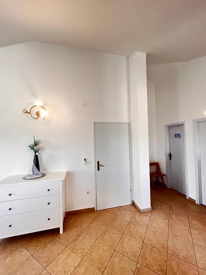 Hotel Anka à Nerezine Extérieur photo