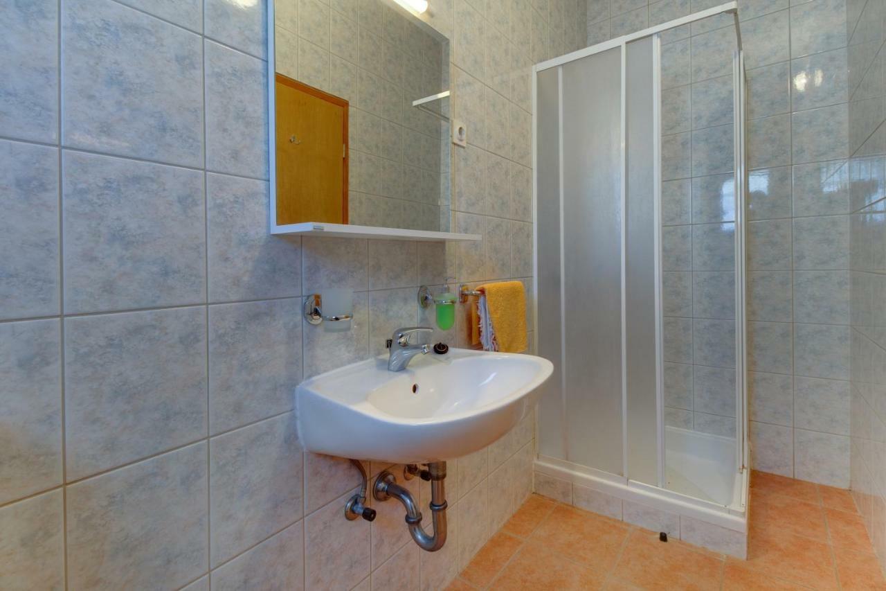 Hotel Anka à Nerezine Extérieur photo